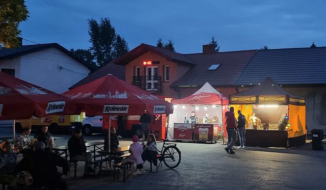 Stoiska gastronomiczne podczas Pikniku Jesiennego w Staroźrebach