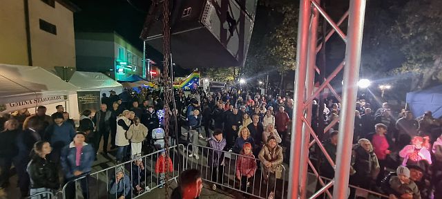 Publiczność na występie zespołu Bayer Full w Staroźrebach